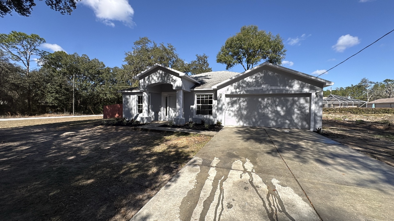 1 Redwood Track Lane