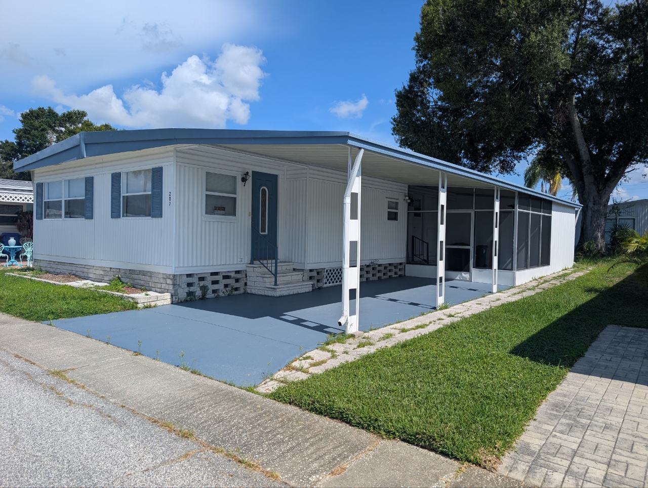 207 Dolphin Drive North